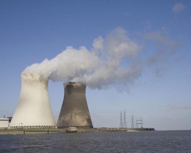 nuclear-power-station-Doel-photo-Goya-Bauwens1[1]